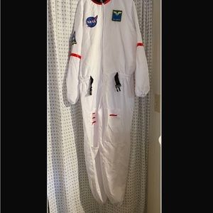 Halloween-Mens adult astronaut costume with helmet.